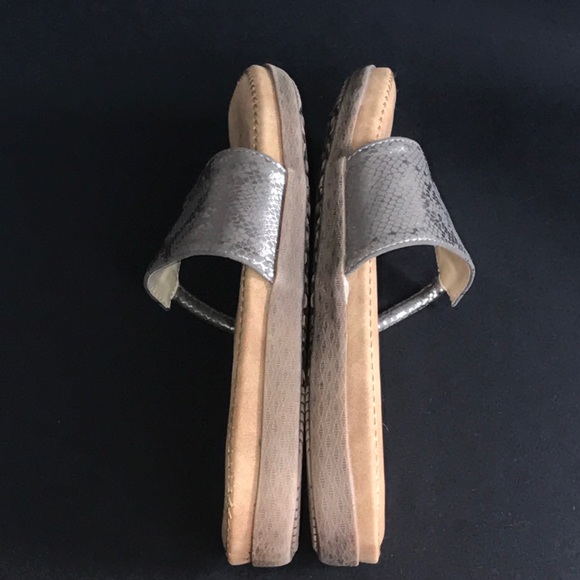 Volatile Slip On Sandals - Picture 6 of 10